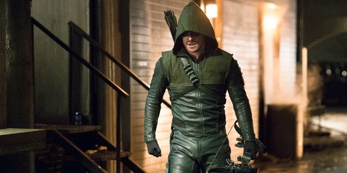 Oliver Queen devient le Green Arrow sur une première image !