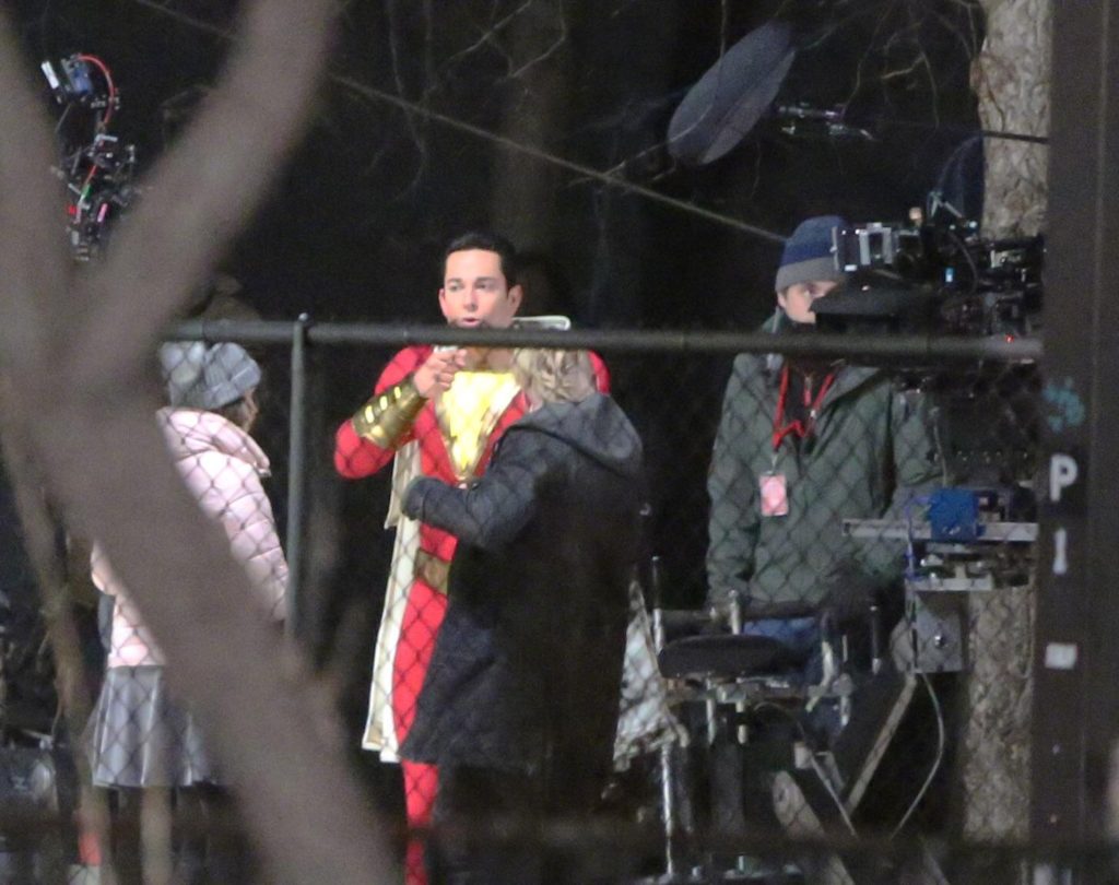 Shazam : une photo de tournage nous montre le costume du héros !