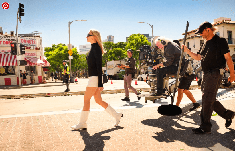 Once Upon A Time in Hollywood : Brad Pitt et DiCaprio sur les premières images officielles