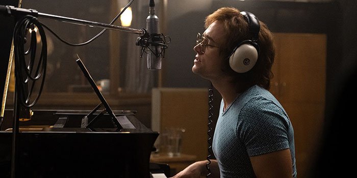Rocketman : Taron Egerton chante Elton John dans la featurette !