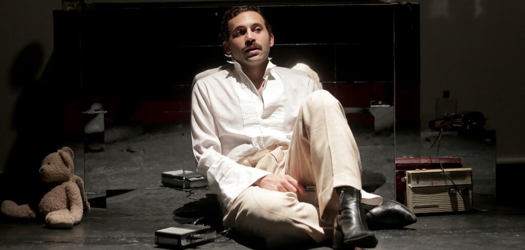 Critique Jacques de Bascher : le destin hors du commun de l’amant de Karl Lagarfeld Critique Jacques de Bascher_2