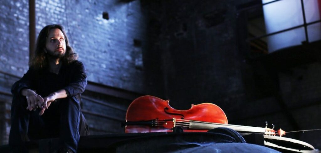Avignon 2023 – Musiques pour violoncelles seuls : trois violoncelles, un musicien… Avignon 2023 – Musiques pour violoncelles seuls