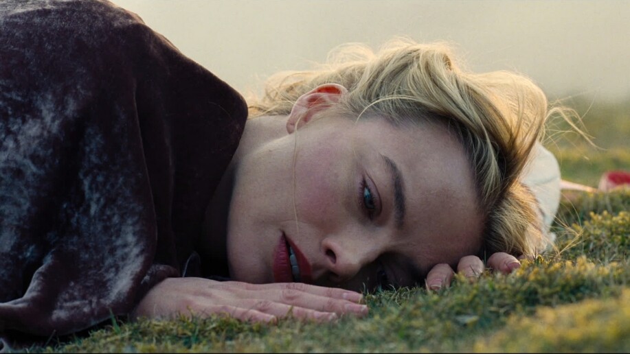 Critique Hurlevent : bisous baveux entre Margot Robbie et Jacob Elordi