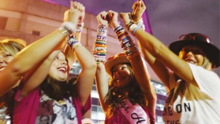 Critique Au cœur des Swifties : immersion dans une passion collective