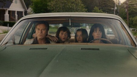 Critique La Fin d'Oak Street : Anne Hathaway et Ewan McGregor coincés au Jurassique